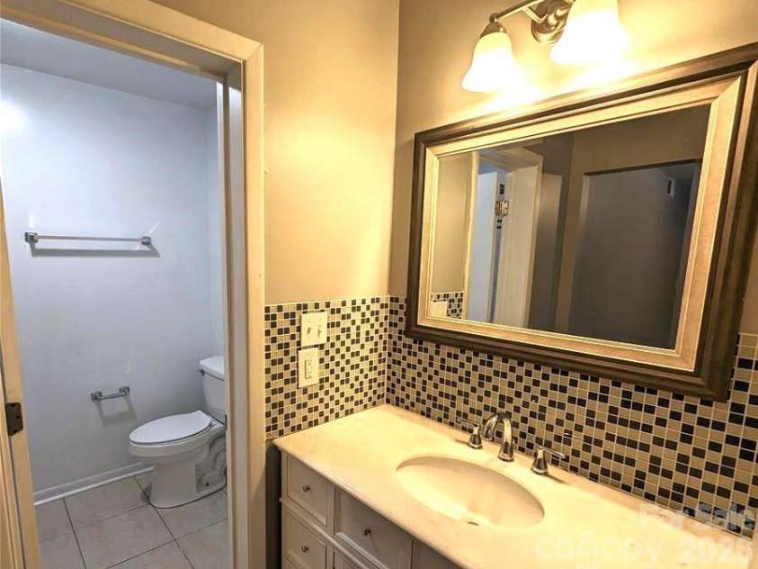 8021 Cedar Glen Drive, Charlotte, NC 28212.  MLS# CAR4357614, YatesRealty ID 14407. 