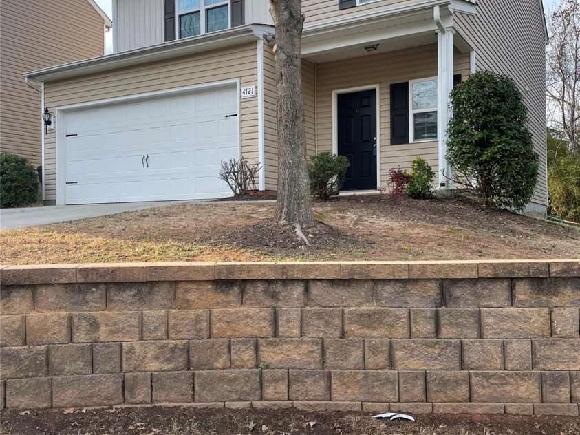 4721 Opus Lane, Charlotte, NC 28214.  MLS# CAR4352288, YatesRealty ID 14408. 