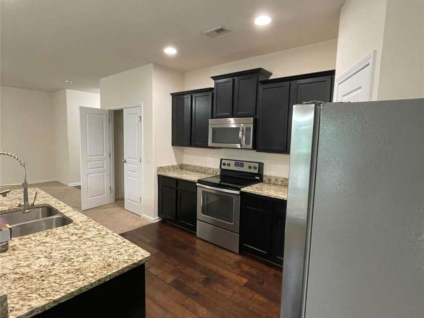 4721 Opus Lane, Charlotte, NC 28214.  MLS# CAR4352288, YatesRealty ID 14408. Kitchen