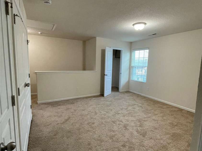 4721 Opus Lane, Charlotte, NC 28214.  MLS# CAR4352288, YatesRealty ID 14408. Loft