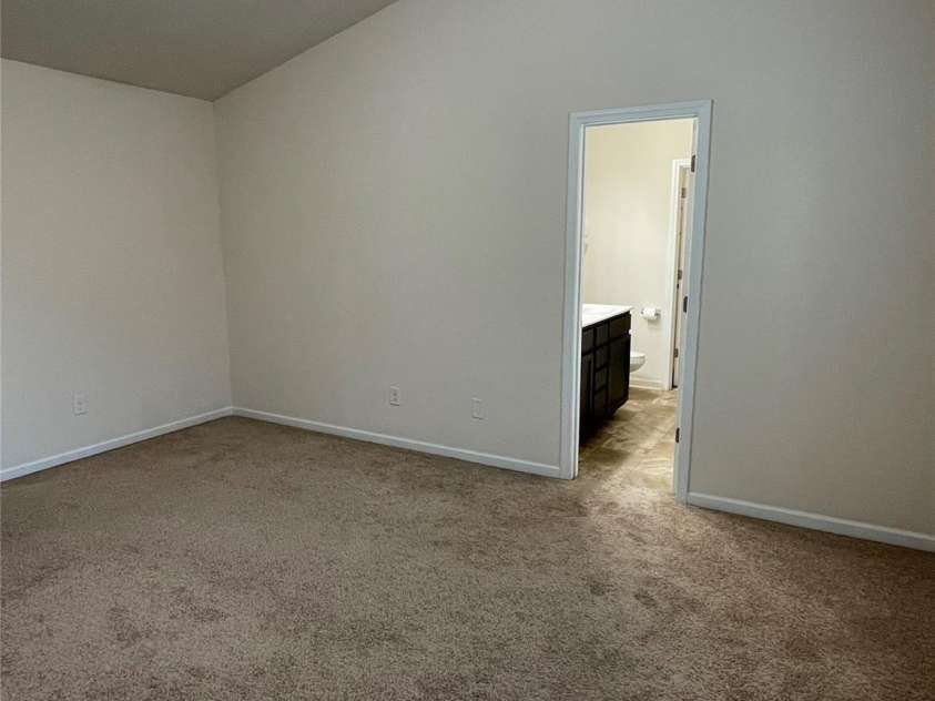 4721 Opus Lane, Charlotte, NC 28214.  MLS# CAR4352288, YatesRealty ID 14408. Main Bedroom