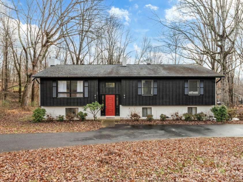 238 Ledbetter Road, Arden, NC 28704.  MLS# CAR4289329, YatesRealty ID 1441. Welcome to 238 Ledbetter