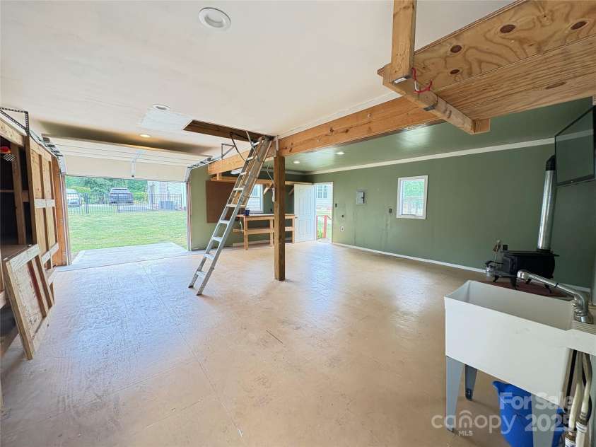 113 Taylorstone Lane, Lexington, NC 27295.  MLS# CAR4256653, YatesRealty ID 14410. 