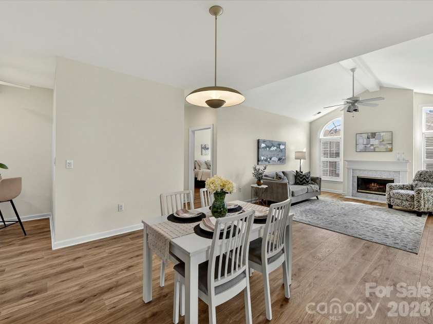 8568 Windsor Ridge Drive, Charlotte, NC 28277.  MLS# CAR4350318, YatesRealty ID 14412. Bright open floorplan 
