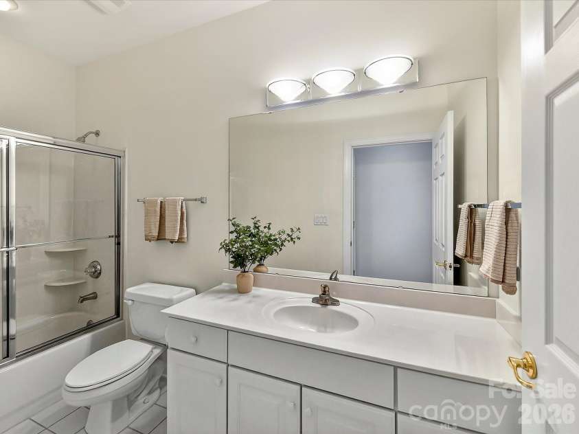 8568 Windsor Ridge Drive, Charlotte, NC 28277.  MLS# CAR4350318, YatesRealty ID 14412. Secondary bath 