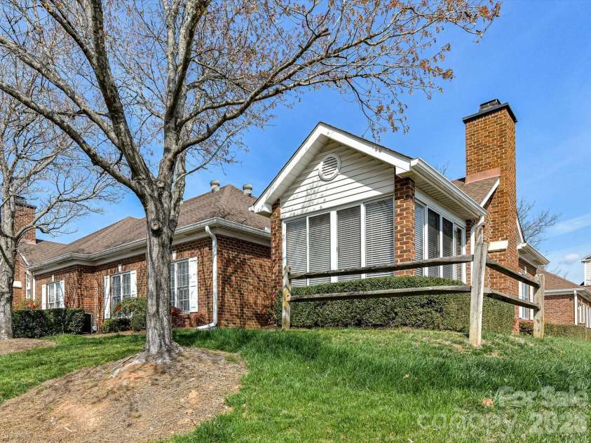 8568 Windsor Ridge Drive, Charlotte, NC 28277.  MLS# CAR4350318, YatesRealty ID 14412. Sidewalk entrance for guests