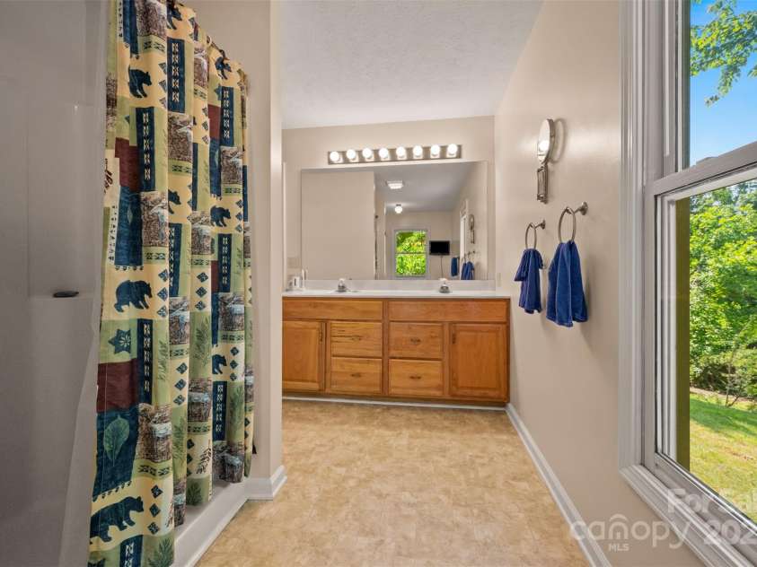 2 Candlestick Drive, Zirconia, NC 28790.  MLS# CAR4260834, YatesRealty ID 14413. 