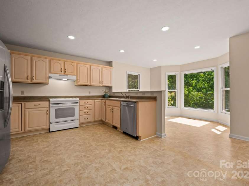 2 Candlestick Drive, Zirconia, NC 28790.  MLS# CAR4260834, YatesRealty ID 14413. 