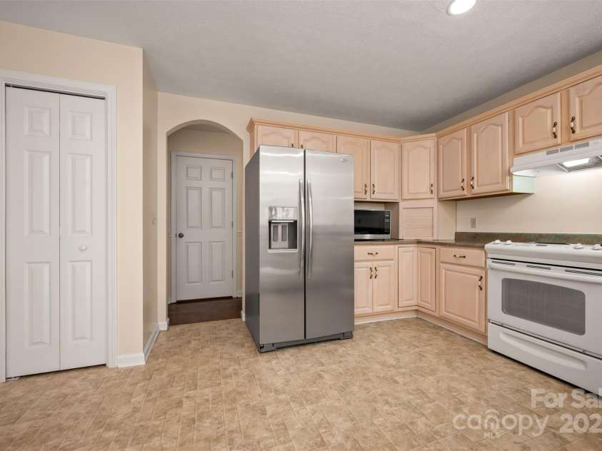2 Candlestick Drive, Zirconia, NC 28790.  MLS# CAR4260834, YatesRealty ID 14413. 