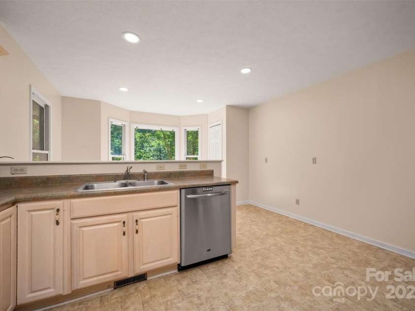 2 Candlestick Drive, Zirconia, NC 28790.  MLS# CAR4260834, YatesRealty ID 14413. 