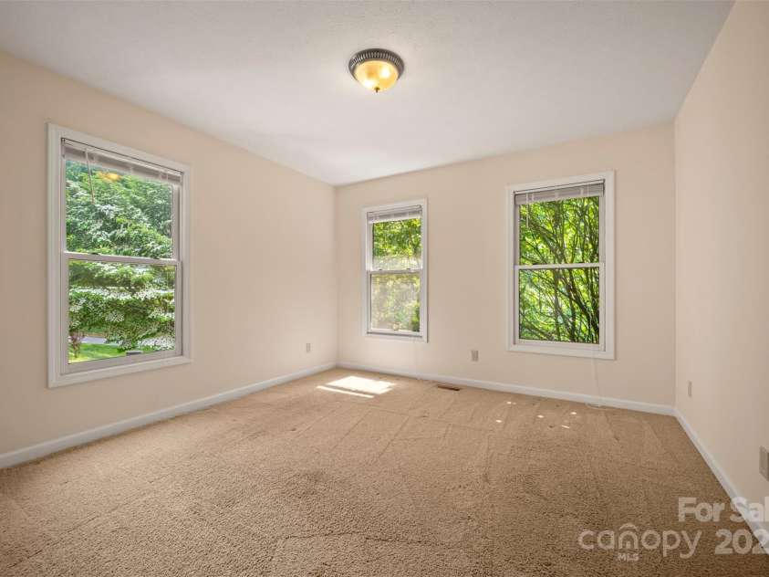 2 Candlestick Drive, Zirconia, NC 28790.  MLS# CAR4260834, YatesRealty ID 14413. 