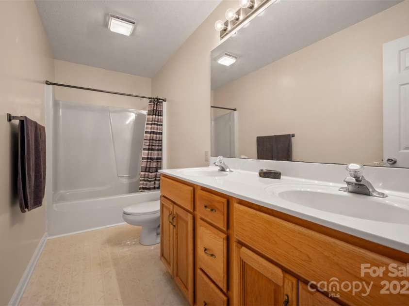 2 Candlestick Drive, Zirconia, NC 28790.  MLS# CAR4260834, YatesRealty ID 14413. 