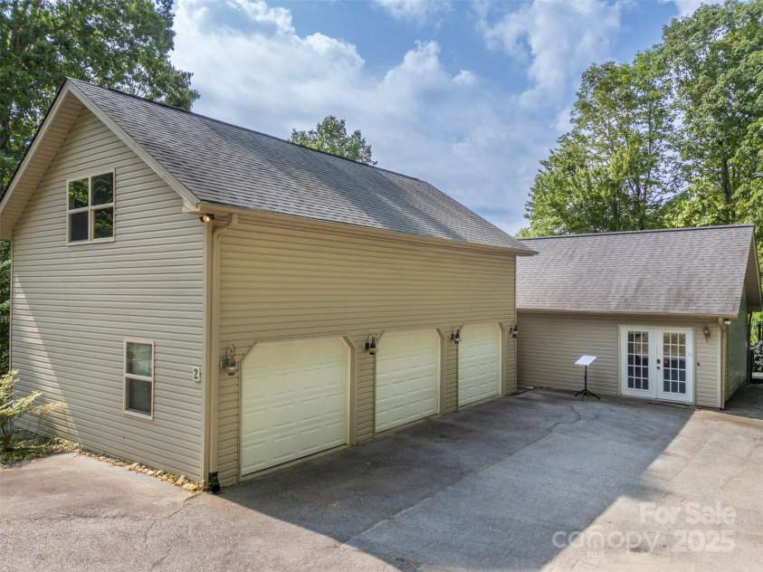 2 Candlestick Drive, Zirconia, NC 28790.  MLS# CAR4260834, YatesRealty ID 14413. 