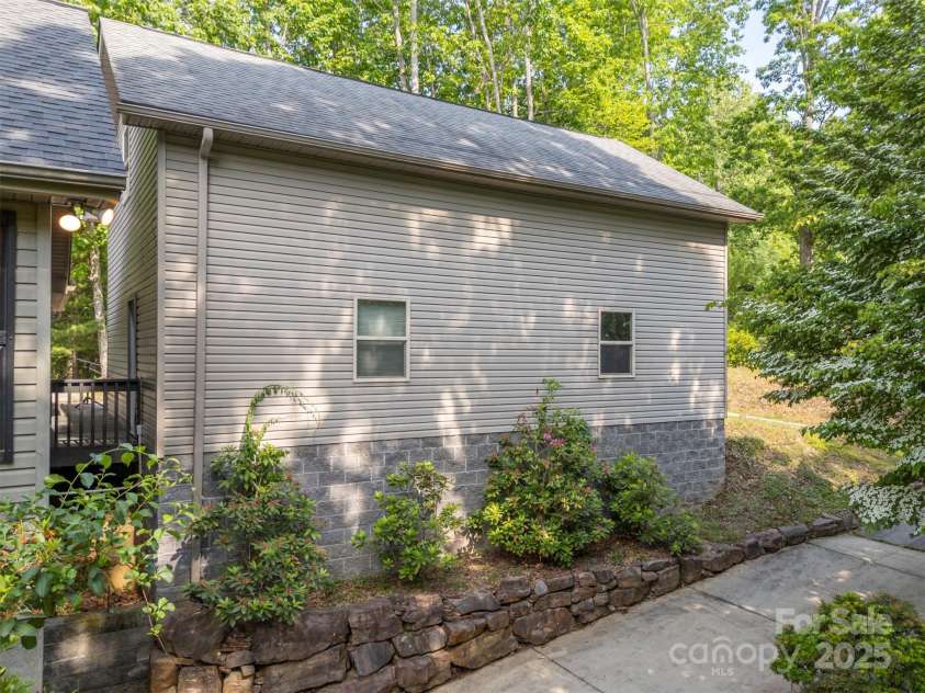 2 Candlestick Drive, Zirconia, NC 28790.  MLS# CAR4260834, YatesRealty ID 14413. 