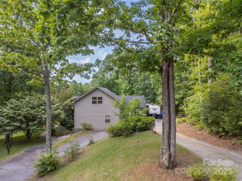 2 Candlestick Drive, Zirconia, NC 28790.  MLS# CAR4260834, YatesRealty ID 14413. 
