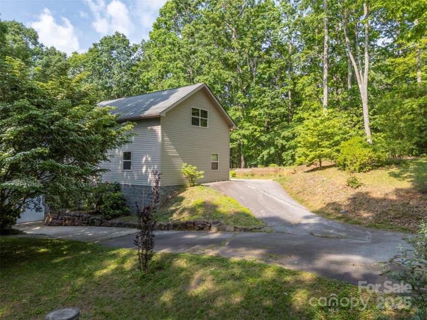 2 Candlestick Drive, Zirconia, NC 28790.  MLS# CAR4260834, YatesRealty ID 14413. 