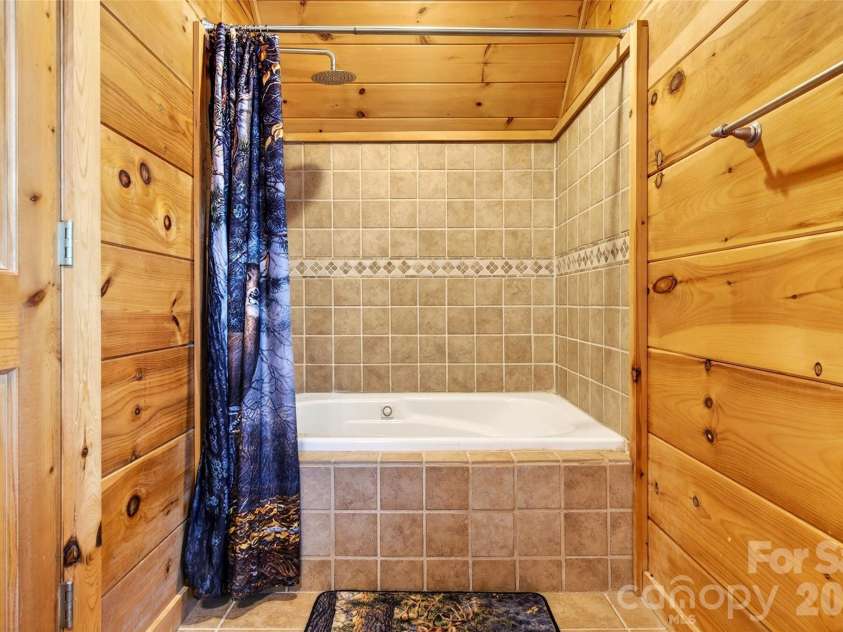 28 Outback Trail, Nebo, NC 28761.  MLS# CAR4349163, YatesRealty ID 14413. Upstairs En Suite Bath