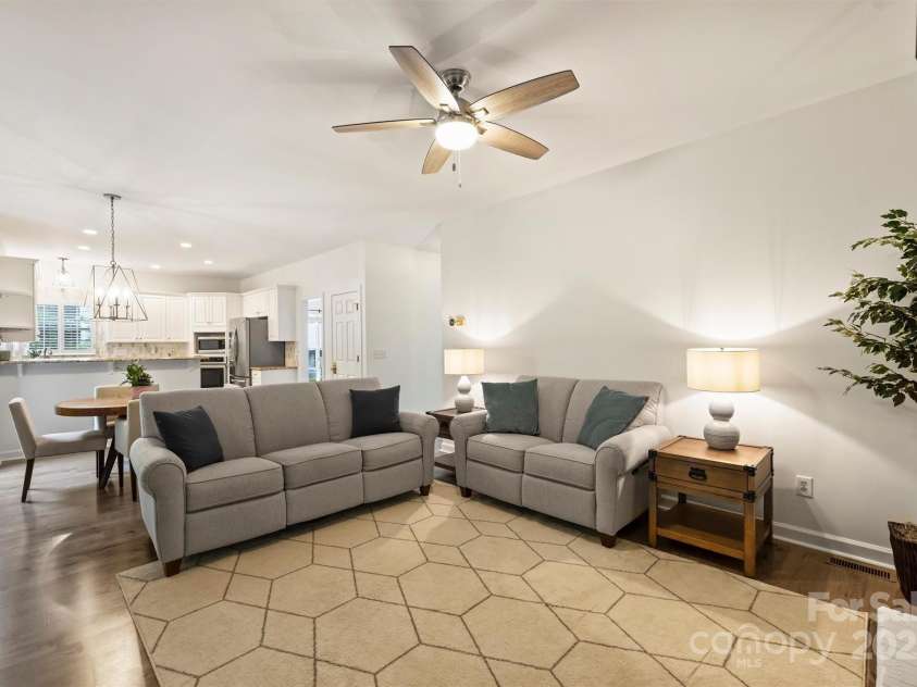 6723 Joliette Lane, Charlotte, NC 28277.  MLS# CAR4251689, YatesRealty ID 14414. Open Concept!