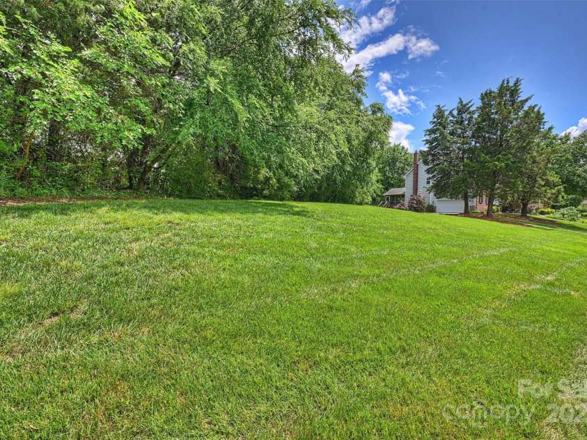 6723 Joliette Lane, Charlotte, NC 28277.  MLS# CAR4251689, YatesRealty ID 14414. Side yard towards cul-de-sac, looking back towards house