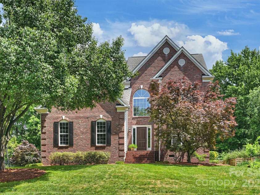 6723 Joliette Lane, Charlotte, NC 28277.  MLS# CAR4251689, YatesRealty ID 14414. Welcome to 6723 Joliette Ln!
