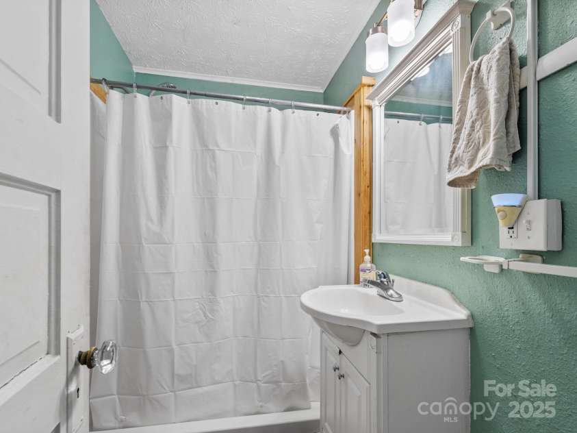 11 Old Candler Town Road, Candler, NC 28715.  MLS# CAR4243958, YatesRealty ID 14416. 