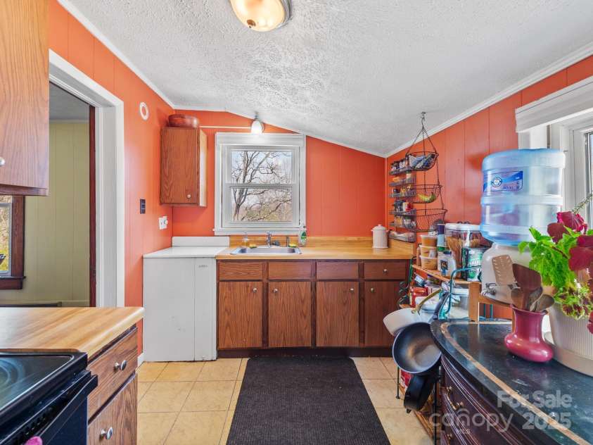 11 Old Candler Town Road, Candler, NC 28715.  MLS# CAR4243958, YatesRealty ID 14416. 