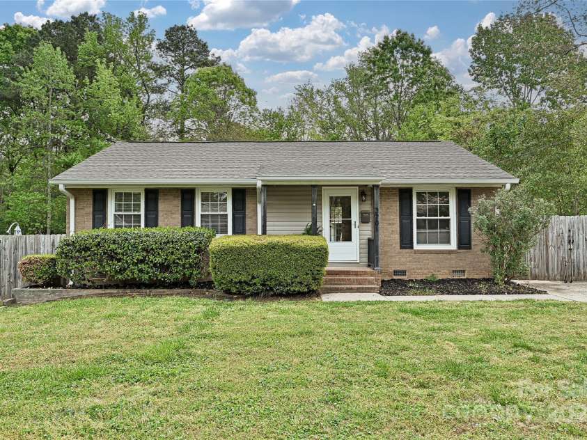 3701 Slagle Drive, Charlotte, NC 28215.  MLS# CAR4243621, YatesRealty ID 14417. 