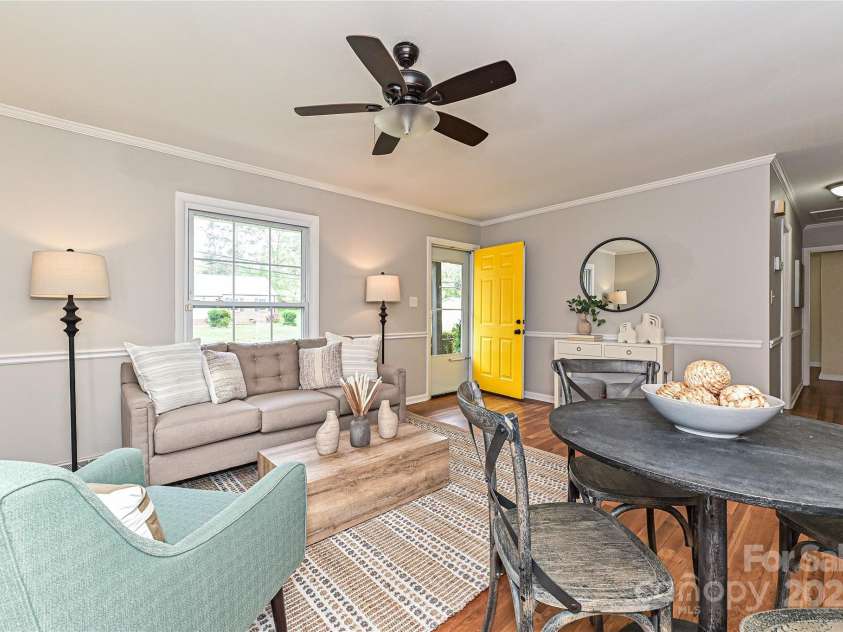 3701 Slagle Drive, Charlotte, NC 28215.  MLS# CAR4243621, YatesRealty ID 14417. 