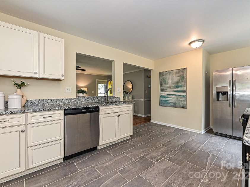 3701 Slagle Drive, Charlotte, NC 28215.  MLS# CAR4243621, YatesRealty ID 14417. 