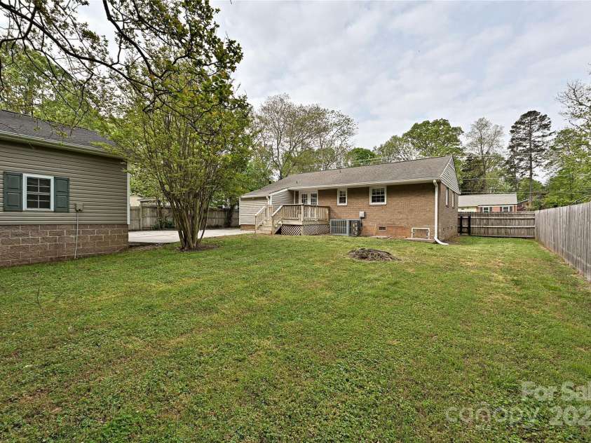 3701 Slagle Drive, Charlotte, NC 28215.  MLS# CAR4243621, YatesRealty ID 14417. 