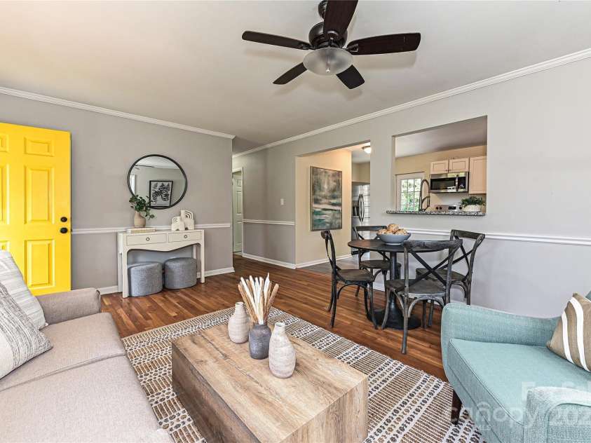 3701 Slagle Drive, Charlotte, NC 28215.  MLS# CAR4243621, YatesRealty ID 14417. Adorable House ready for a new owner!