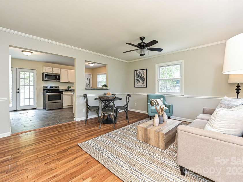 3701 Slagle Drive, Charlotte, NC 28215.  MLS# CAR4243621, YatesRealty ID 14417. Open floorplan