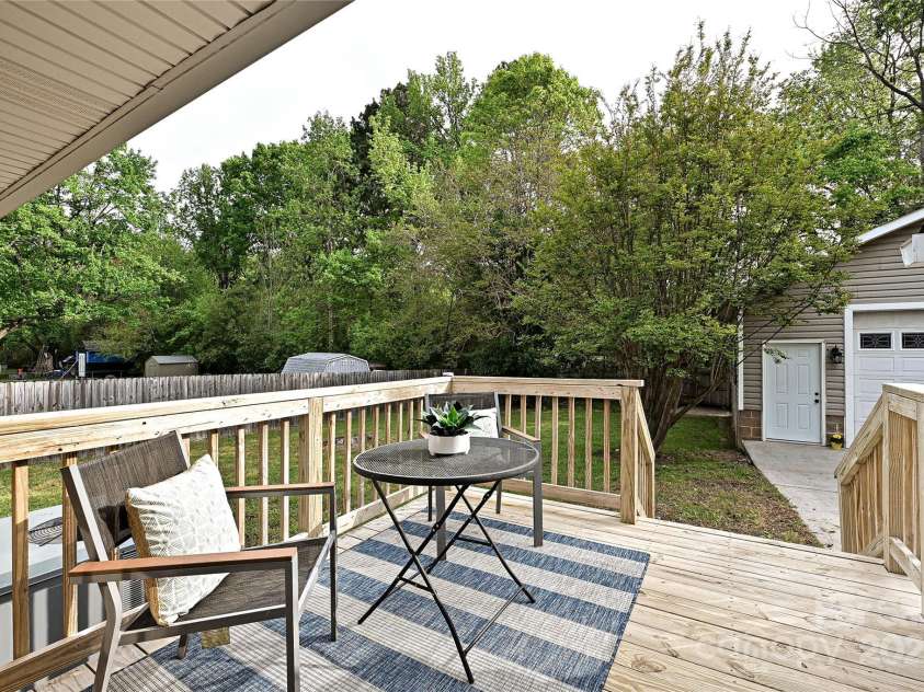 3701 Slagle Drive, Charlotte, NC 28215.  MLS# CAR4243621, YatesRealty ID 14417. Pristine deck off kitchen