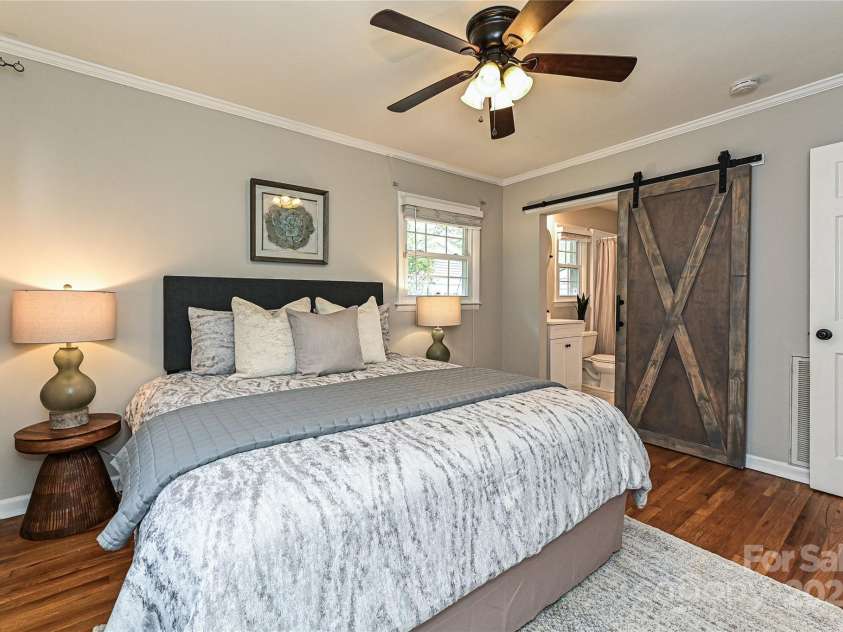 3701 Slagle Drive, Charlotte, NC 28215.  MLS# CAR4243621, YatesRealty ID 14417. Quaint door barn!