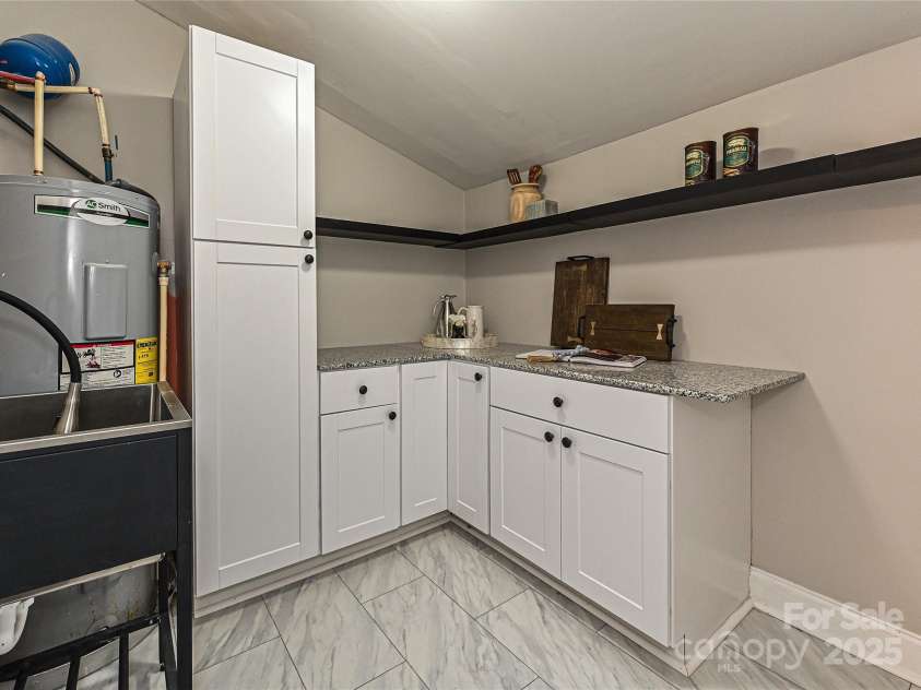 3701 Slagle Drive, Charlotte, NC 28215.  MLS# CAR4243621, YatesRealty ID 14417. Scullery/mud room off kitchen and has exterior door to load groceries!