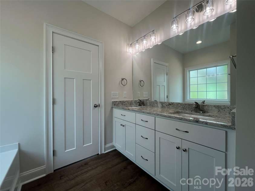 403 E 21st Street, Kannapolis, NC 28083.  MLS# CAR4365656, YatesRealty ID 14418. Dual Sink Vanty