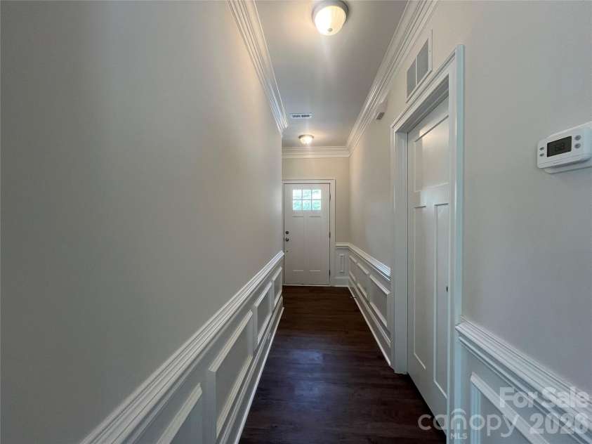 403 E 21st Street, Kannapolis, NC 28083.  MLS# CAR4365656, YatesRealty ID 14418. Foyer