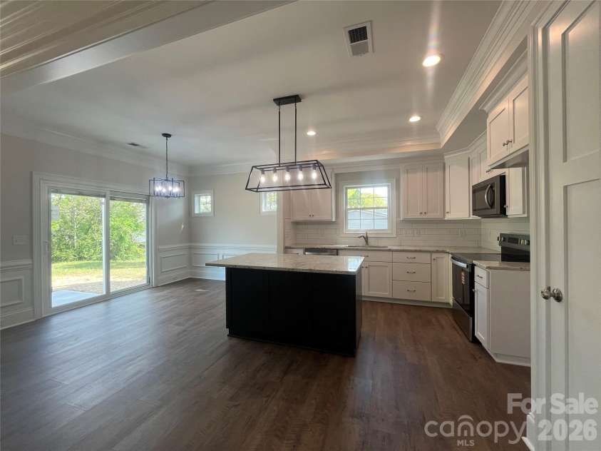 403 E 21st Street, Kannapolis, NC 28083.  MLS# CAR4365656, YatesRealty ID 14418. Kitchen, Dining
