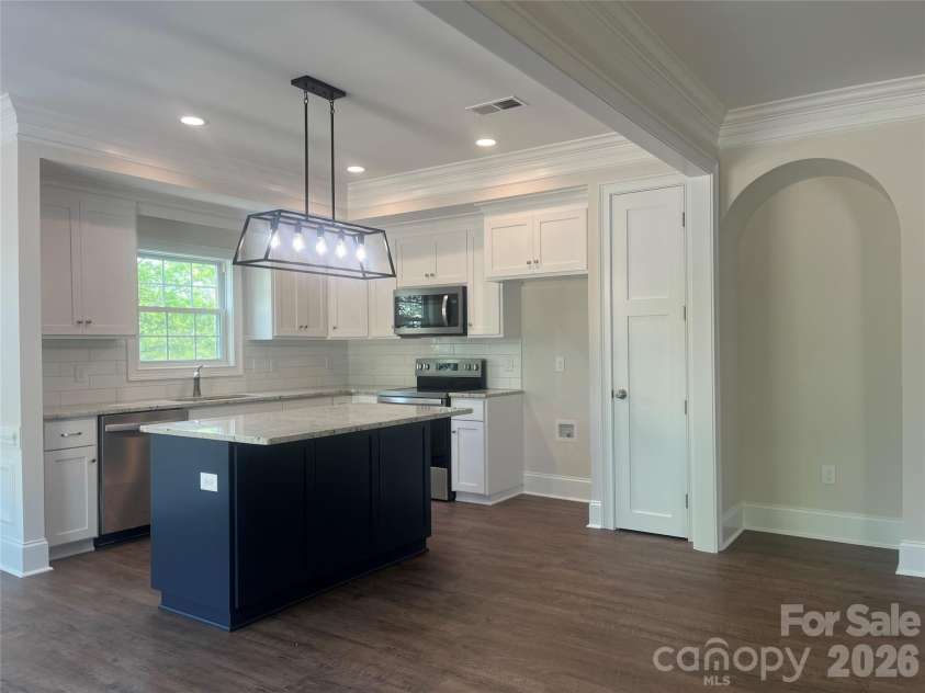 403 E 21st Street, Kannapolis, NC 28083.  MLS# CAR4365656, YatesRealty ID 14418. Kitchen, Niche