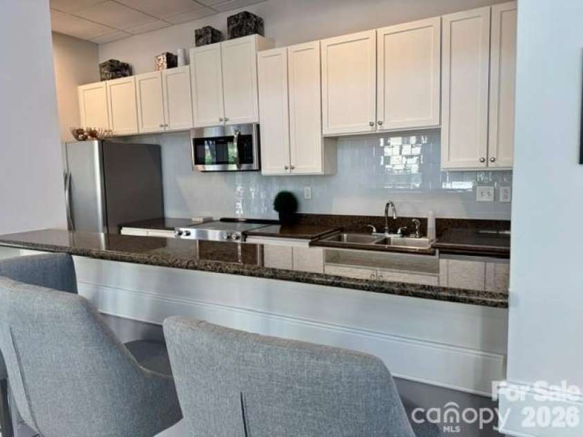 720 Governor Morrison Street, Charlotte, NC 28211.  MLS# CAR4372931, YatesRealty ID 14419. Common Kitchen Area