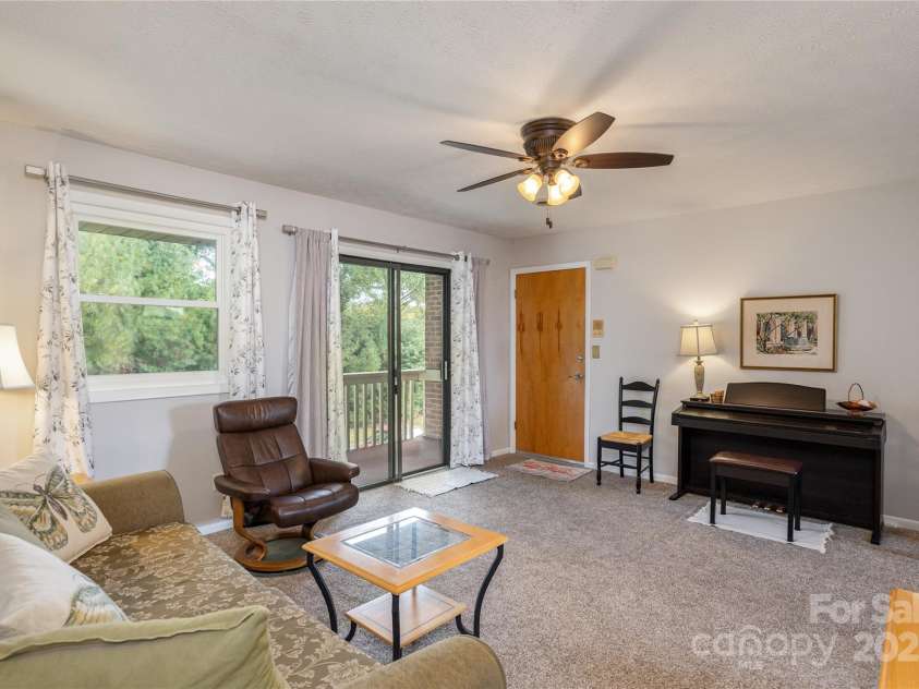 103 Oakwood Place, Hendersonville, NC 28792.  MLS# CAR4256380, YatesRealty ID 1442. 