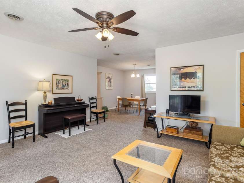 103 Oakwood Place, Hendersonville, NC 28792.  MLS# CAR4256380, YatesRealty ID 1442. 