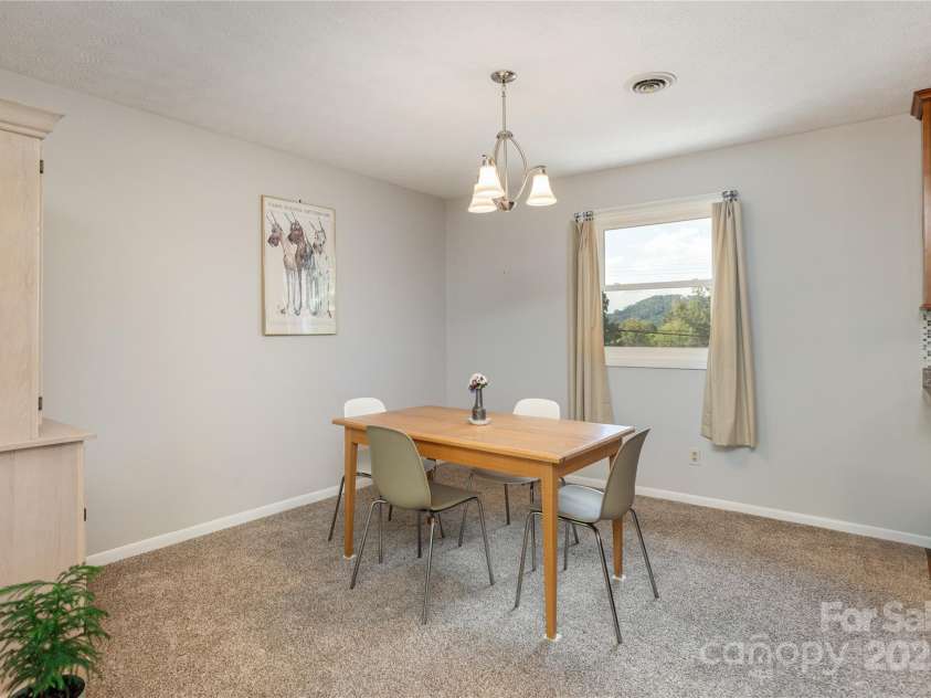 103 Oakwood Place, Hendersonville, NC 28792.  MLS# CAR4256380, YatesRealty ID 1442. 