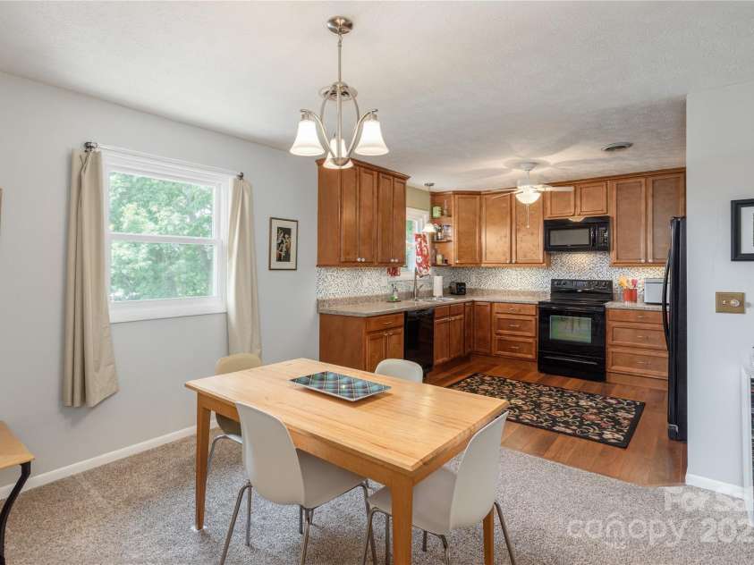 103 Oakwood Place, Hendersonville, NC 28792.  MLS# CAR4256380, YatesRealty ID 1442. 