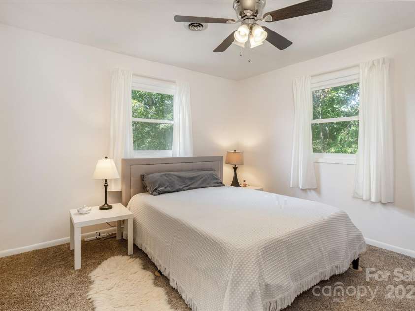 103 Oakwood Place, Hendersonville, NC 28792.  MLS# CAR4256380, YatesRealty ID 1442. 