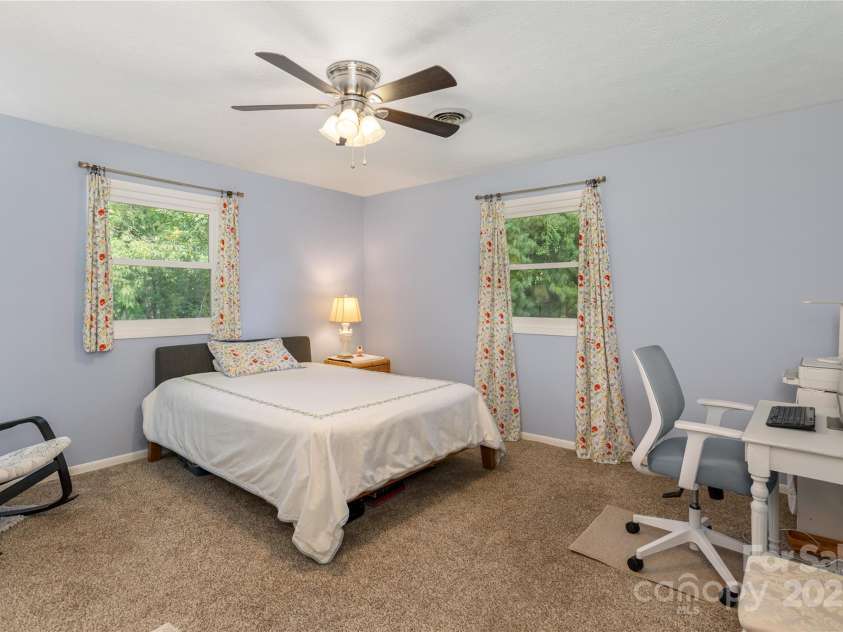 103 Oakwood Place, Hendersonville, NC 28792.  MLS# CAR4256380, YatesRealty ID 1442. 