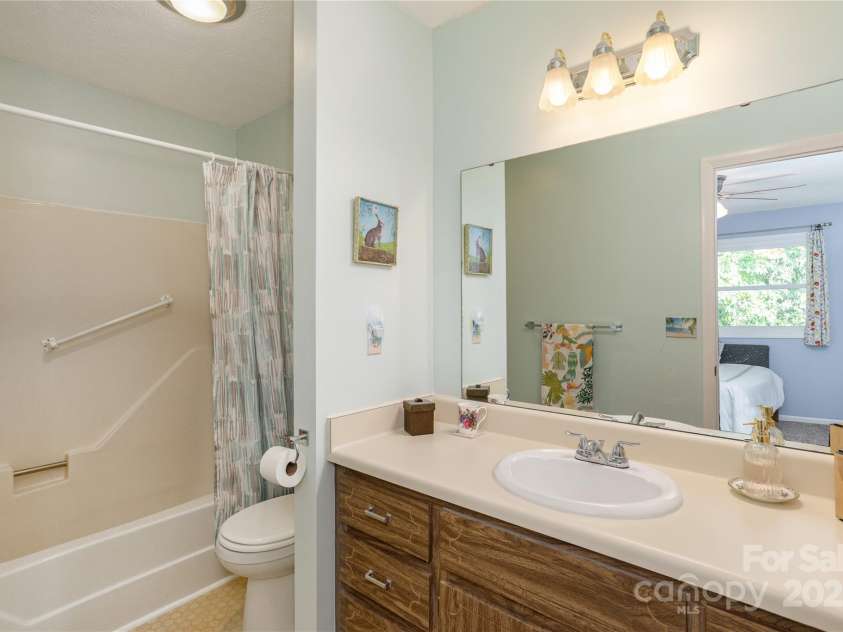 103 Oakwood Place, Hendersonville, NC 28792.  MLS# CAR4256380, YatesRealty ID 1442. 