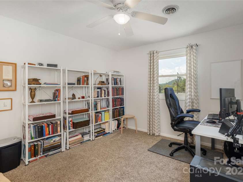 103 Oakwood Place, Hendersonville, NC 28792.  MLS# CAR4256380, YatesRealty ID 1442. 