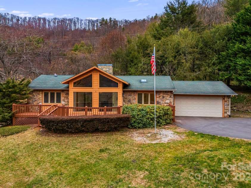 111 Valley View Drive, Mars Hill, NC 28754.  MLS# CAR4330134, YatesRealty ID 1442. 