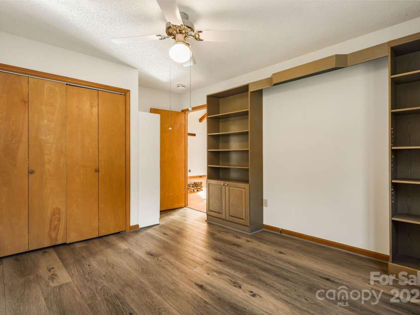 111 Valley View Drive, Mars Hill, NC 28754.  MLS# CAR4330134, YatesRealty ID 1442. 